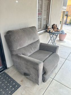 Recliner, Shoot me offers!!!