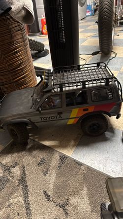 1/10 fms Toyota Land Cruiser brush