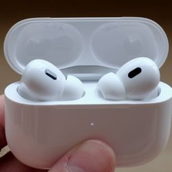 Like New AirPods Pro USB-C (2nd Gen) with Protective Case - Great Condition!
