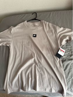 Large Men’s Nike Shirt