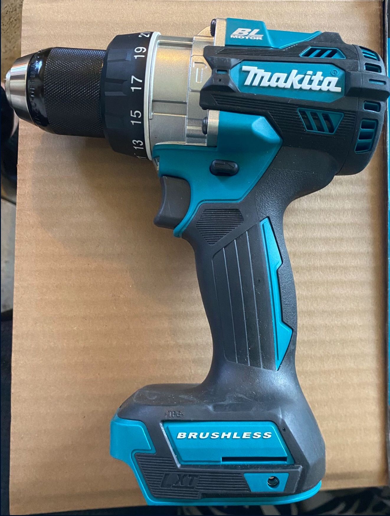 Makita 18 V Brushless 1/2 IN. Cordless Hammer Driver Drill.