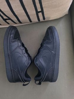 Black nikes