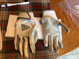Girls softball batting gloves by Adidas like new condition size small/medium. Plainfield, Illinois
