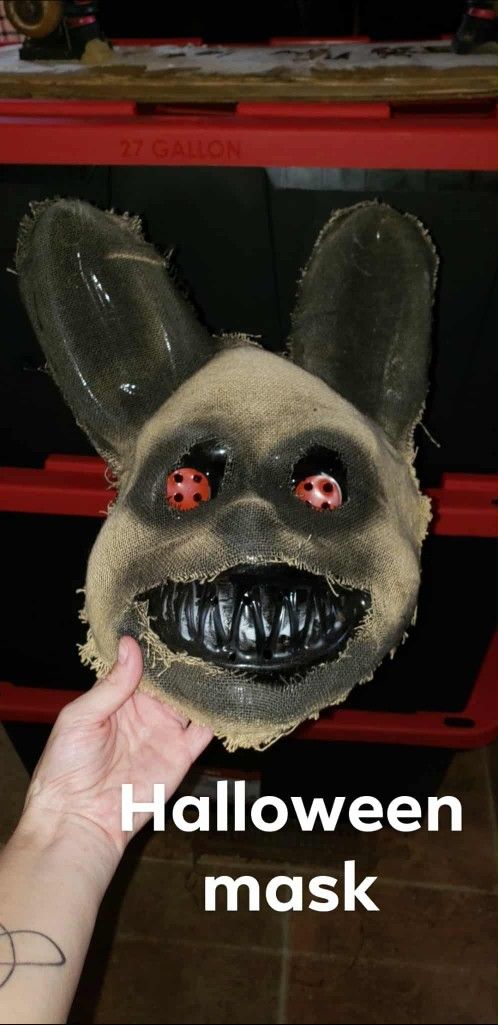 🩷 Halloween Mask Still Available 