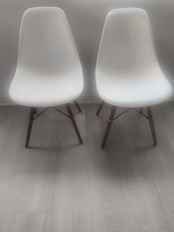 2 Wrenshall Side Chairs
