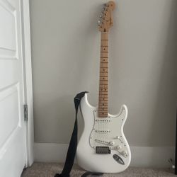 Fender Player Series Stratocaster Maple Fingerboard Electric Guitar