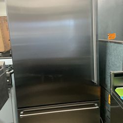 Viking Refrigerator 36” Built In