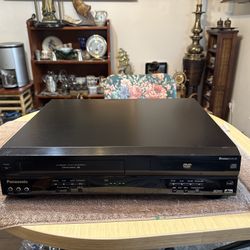 Panasonic PV-D4743 DVD VCR Combo Player / VHS Recorder - Black. Tested. Working great for both VHS and DVD. No remote 