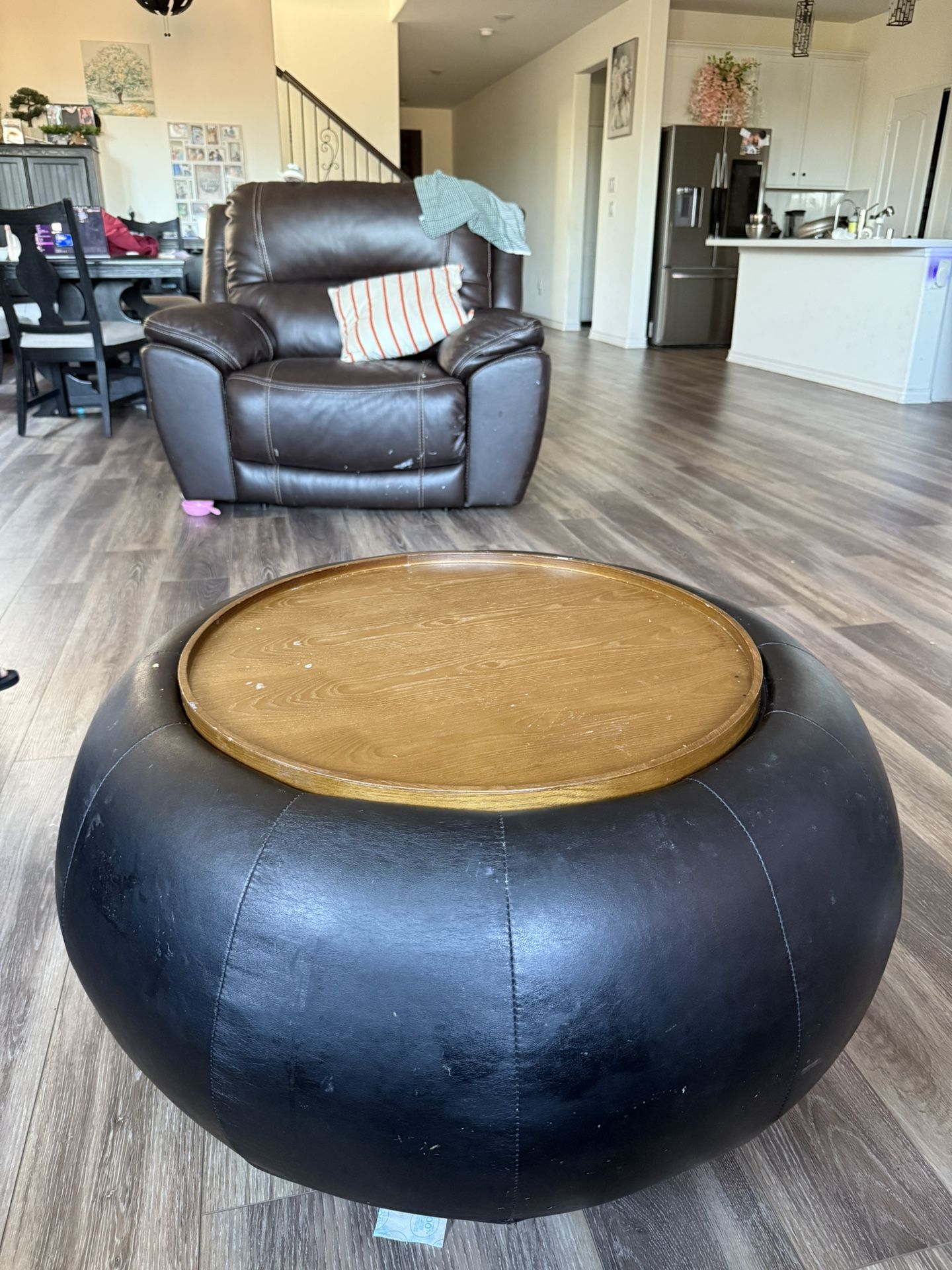 Stylish Round Coffee Table – Light & Cozy Vibes! ☕