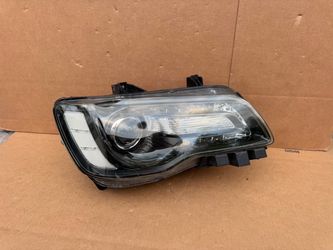 2015-2022 Chrysler 300 Headlight right Passenger Halogen