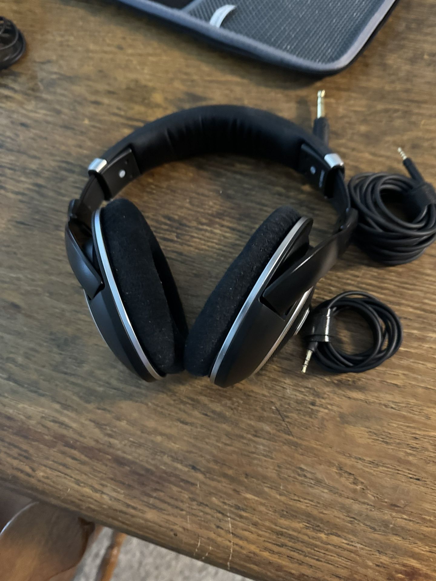 Sennheisers 599SE Headphones