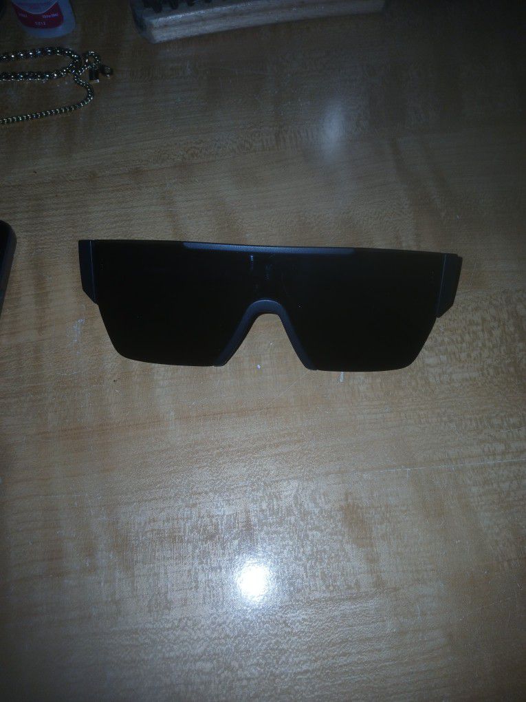 Burberry Sunglasses designer brand new