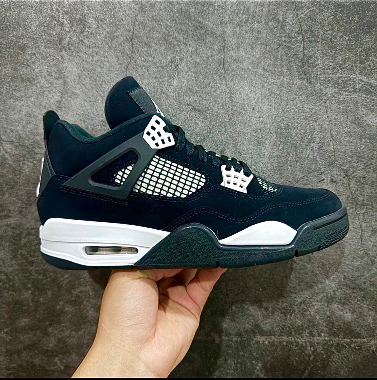 Jordan 4 ‘White Thunder’