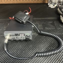 CB radio uniden pro 520xl