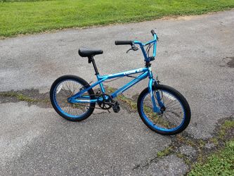 20 inch kids BMx bike rides and stops GREAT cash only pick up in Brookhaven pa 19015