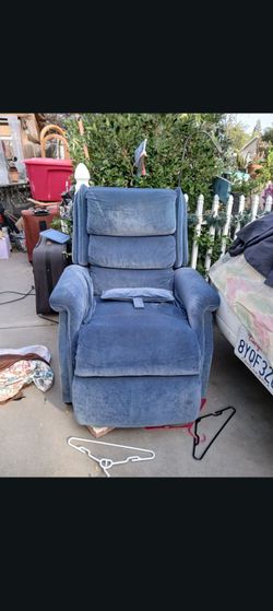 Reclining massage chair. Good condition but controls works when they want to they need to have somebody fix it.,$10 cash local pickup fcfs
