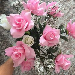 Artificial flower bouquet ( check al pics)