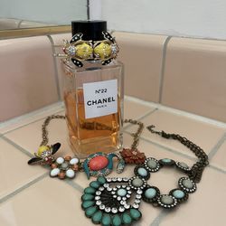 CHANEL Perfume + accessories 