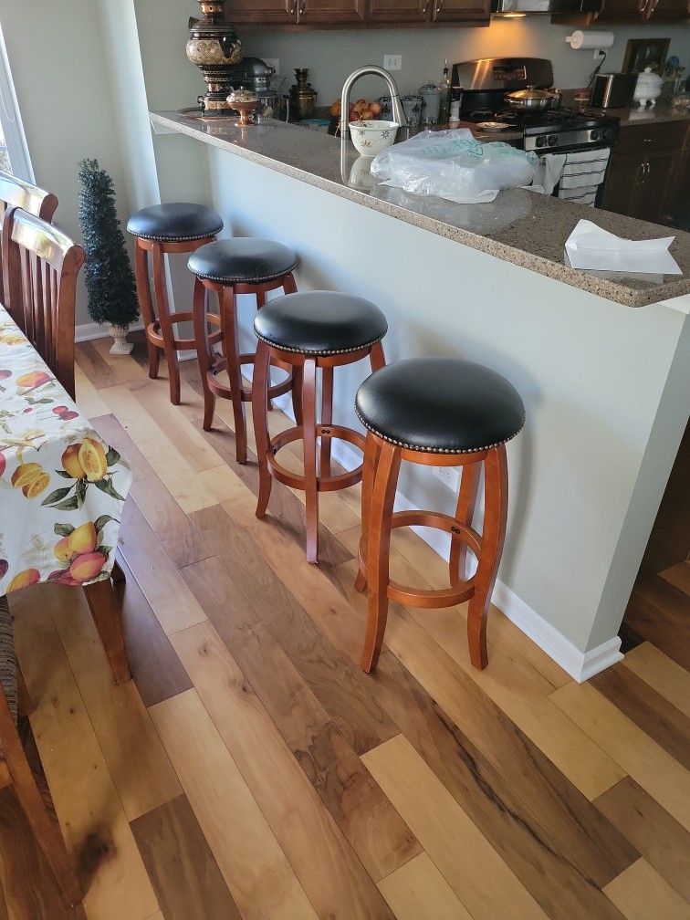 4 Barstools