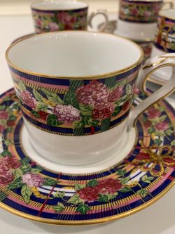 Set of 4 porcelain cups and saucers