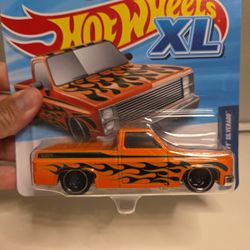 HOT WHEELS XL 83" CHEVY SILVERADO 