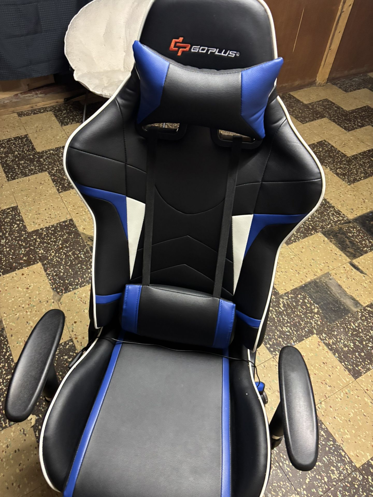 gaming desk and chair