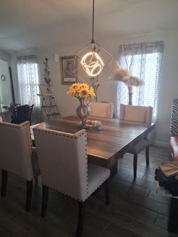 Rooms-to-go dinning table