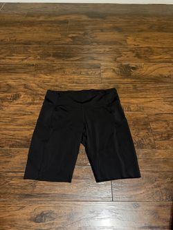 Lululemon women’s black fast and free short 10” non reflective shorts size 10