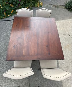 Table + 4 Chairs! Excellent condition! Pick Up Only!