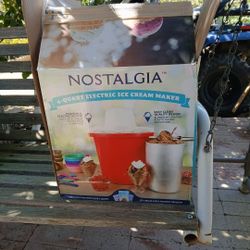 4 Qt. Electric Ice Cream Maker( Maquina De Hacer Nieve)