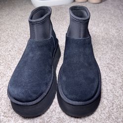 UGG Classic Mini Platform Women's Boot, Size 7 - Black New