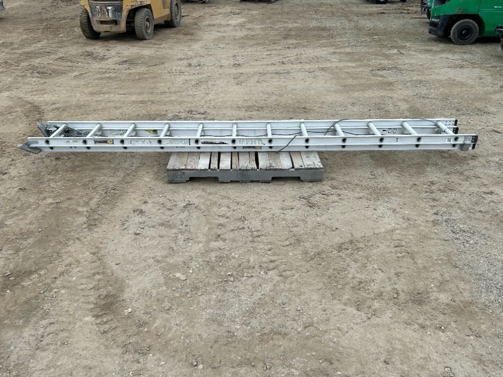 2016 24' EXTENSION LADDER --(LOCATED IN MADERA, CA)--