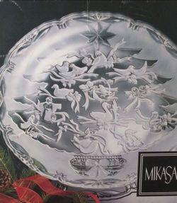 Vintage Holiday collectible platter. (15" diameter)
