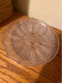Plastic serving plate