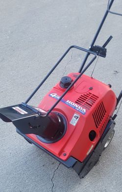  Honda HS520 4 Stroke 20 Inch Power House  Snow Blower 
