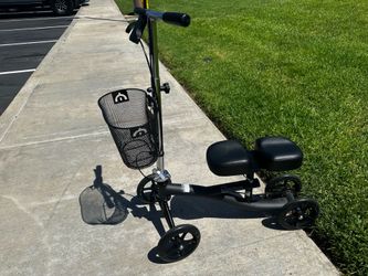 KNEE SCOOTER