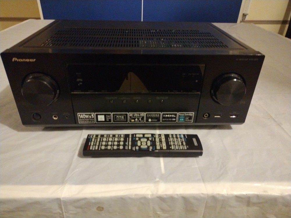 Pioneer Receiver with Remote VSX-823