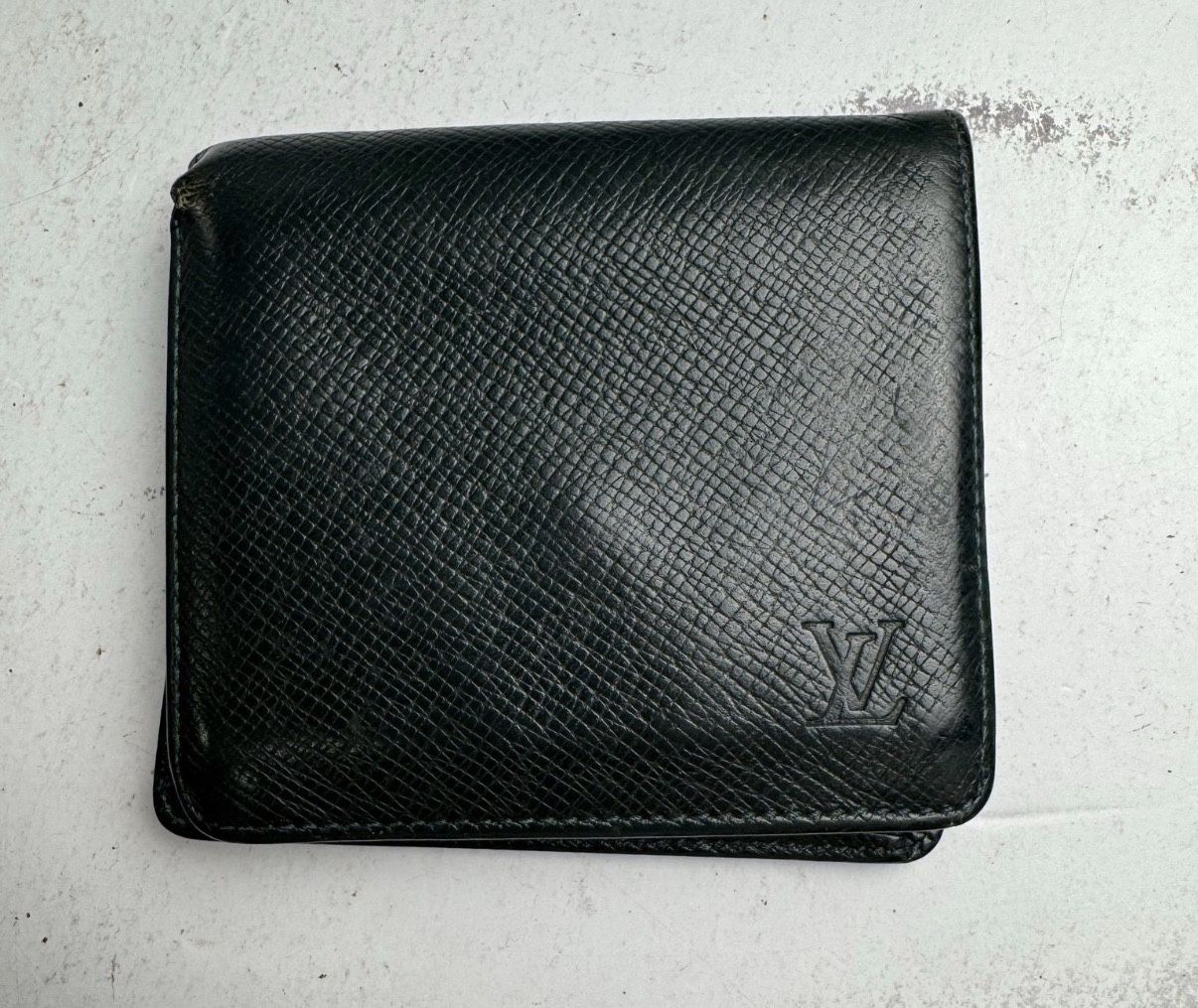 Louis Vuitton Green Taiga Porte Bier 3 Carte Credit Bifold Wallet