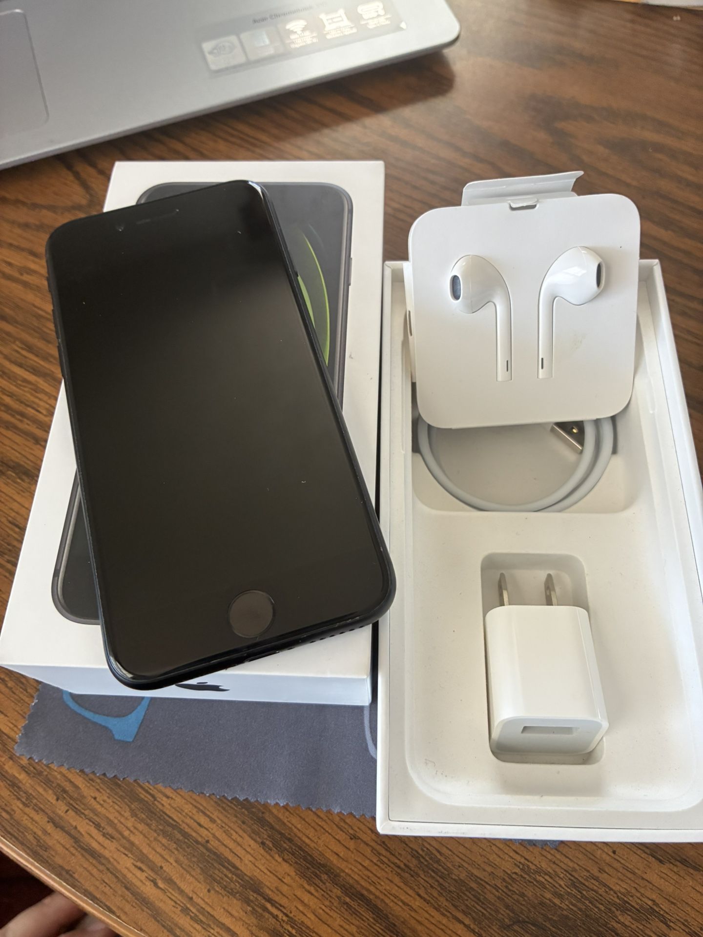Apple iPhone SE Gen 2 128 GB Black