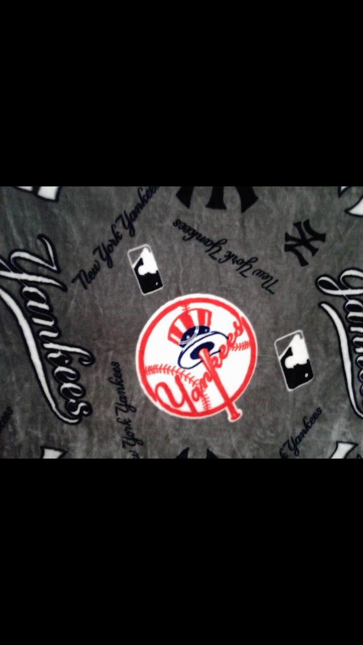 NEW MLB Shop Yankees Blanket In Zipper Bag (Great Gift)