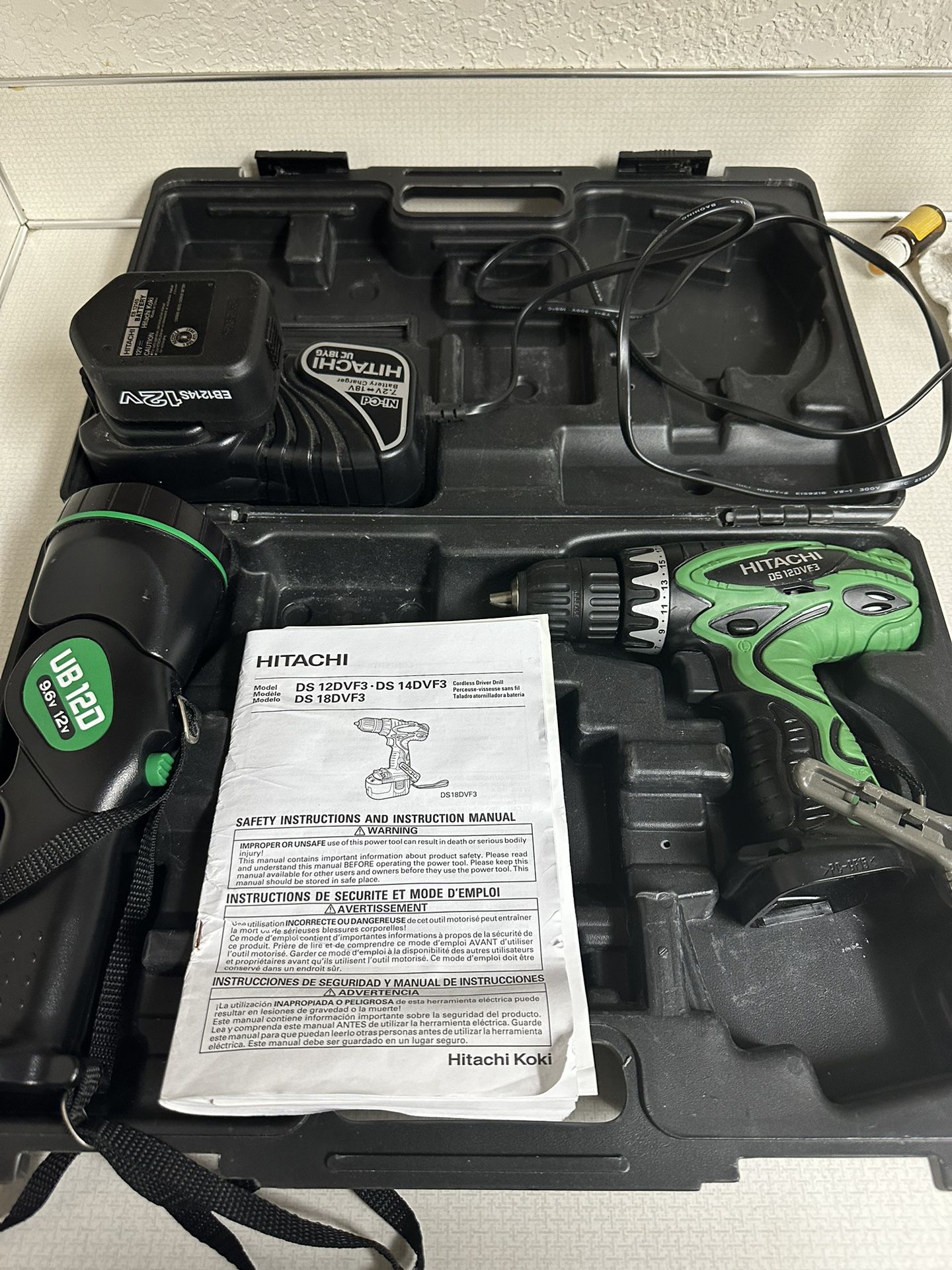 Hitachi DS12DVF3 12 V Cordless 3/8" Drill Driver w/Charger, Battery and Box