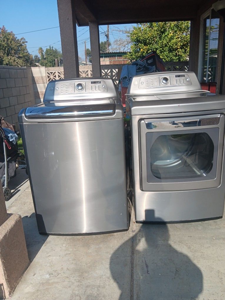 Kenmore  Elite  Washer And Gas Dryer  Some Schaches But They Work Very Good  No Problems  With It