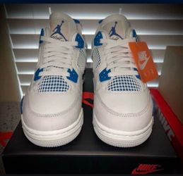 New Jordan 4 military blue Size 5.5