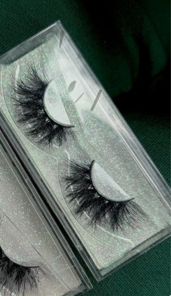 strip eyelashes