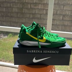 Sabrina 2 Oregon Size 10 NEED TO LACE SWAP ON LEFT SHOE 