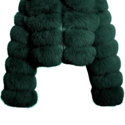 Crop fur  coat … it’s in black !