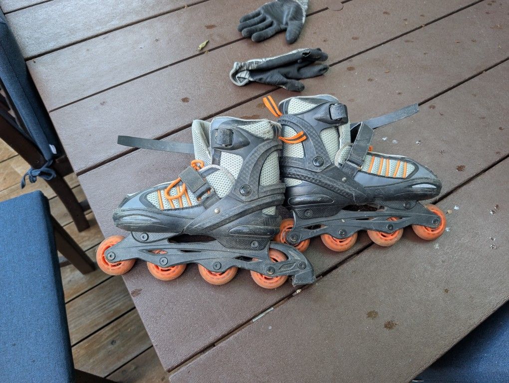 Kids Boys Rollerblades Sizes 5-8 (adjustable)