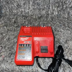 Milwaukee M12 and M18 12-Volt/18-Volt Lithium-Ion Multi-Voltage Battery Charger