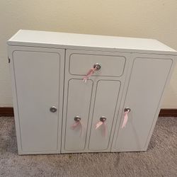 American Girl Doll Closest With Extras For The Dolls! 