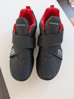 Peloton cycling shoes - size M6.5/W8